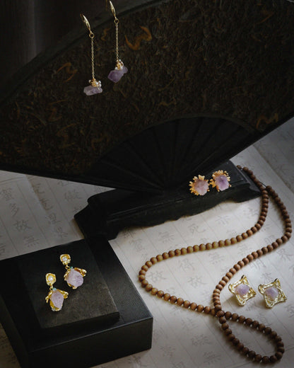 Inspired by the beauty of a flower in full bloom. Featuring the transformative power of Amethyst.