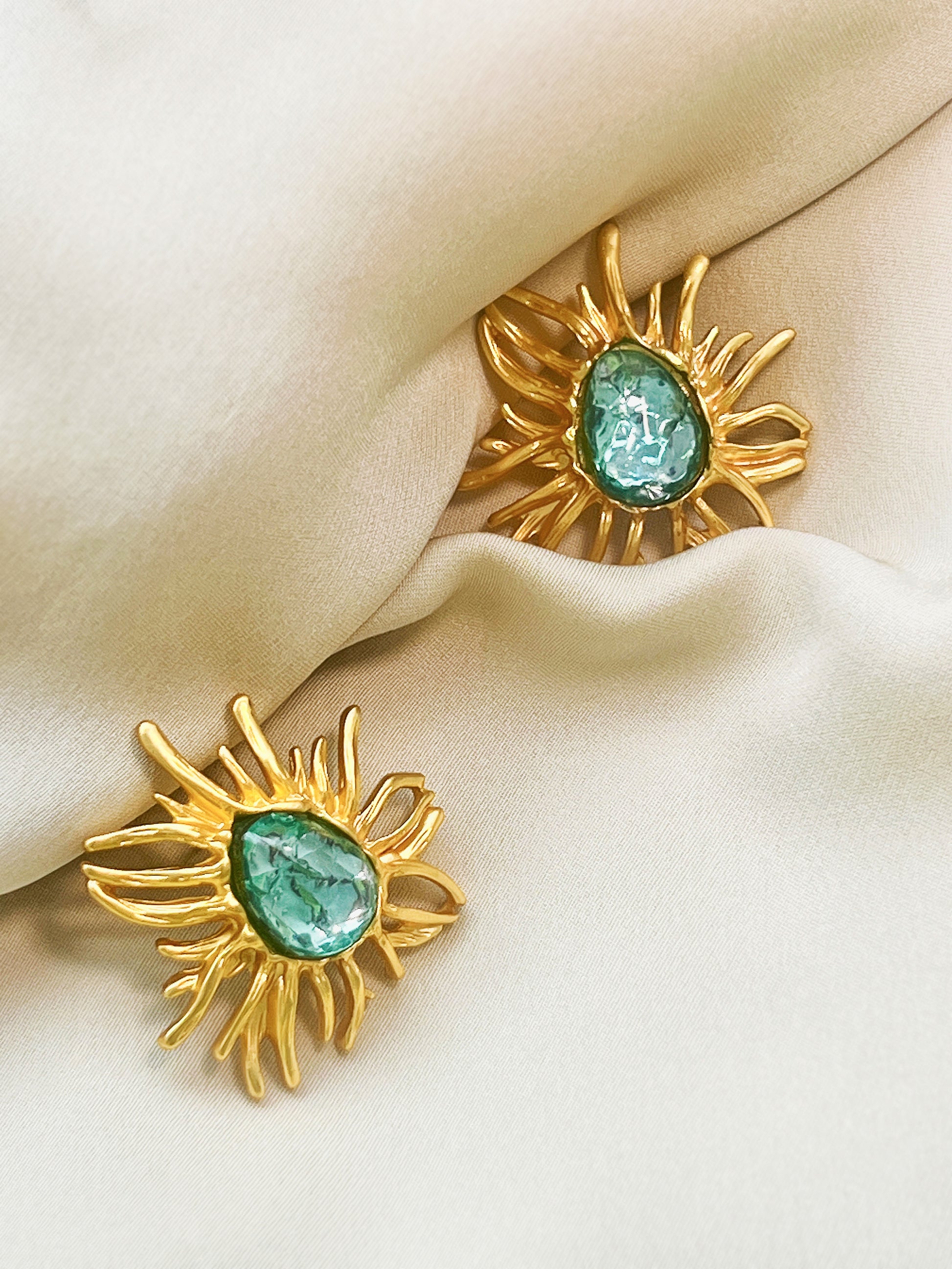 Close-up of the Turquoise Sunflower Golden Vintage Stud Earrings, capturing the bright turquoise center and the detailed golden petals